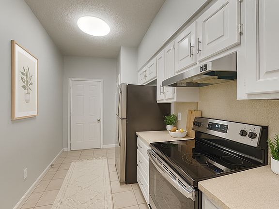 5th image of 710 Monique Pl
