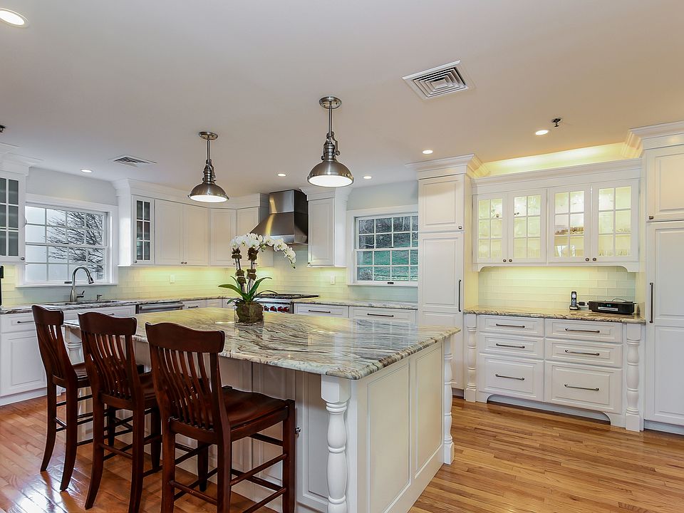 Fabulous, recently updated kitchen