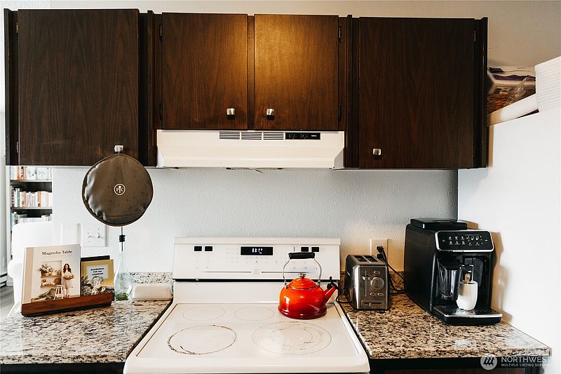 5th image of 924 Shorewood Drive #49