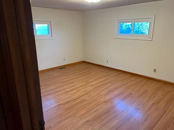 4th image of 32398 W 180th St