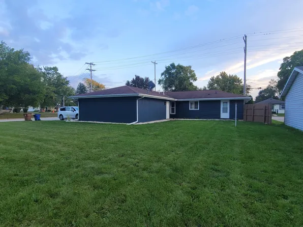 724 9th St #A, Menasha, WI 54952