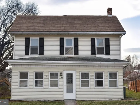 228 Hamilton Ave, Waynesboro, PA 17268