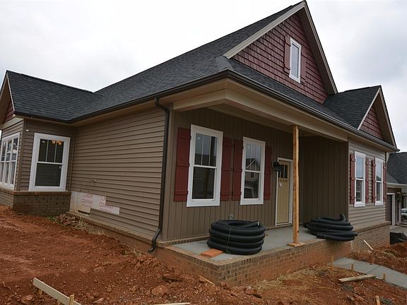 3rd image of 303 Hunterdale Dr