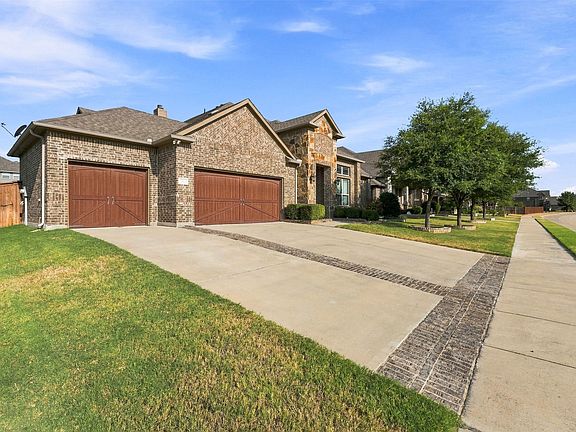 3rd image of 421 Summer Grove Dr