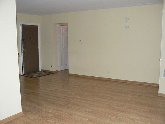 3rd image of 1460 Fairlane Dr APT 216