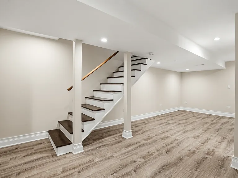 923 S La Grange Rd — Photo 14