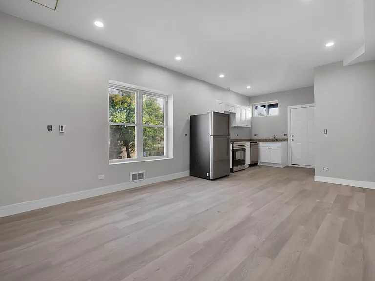 5231 S Indiana Ave #3 — Photo 6