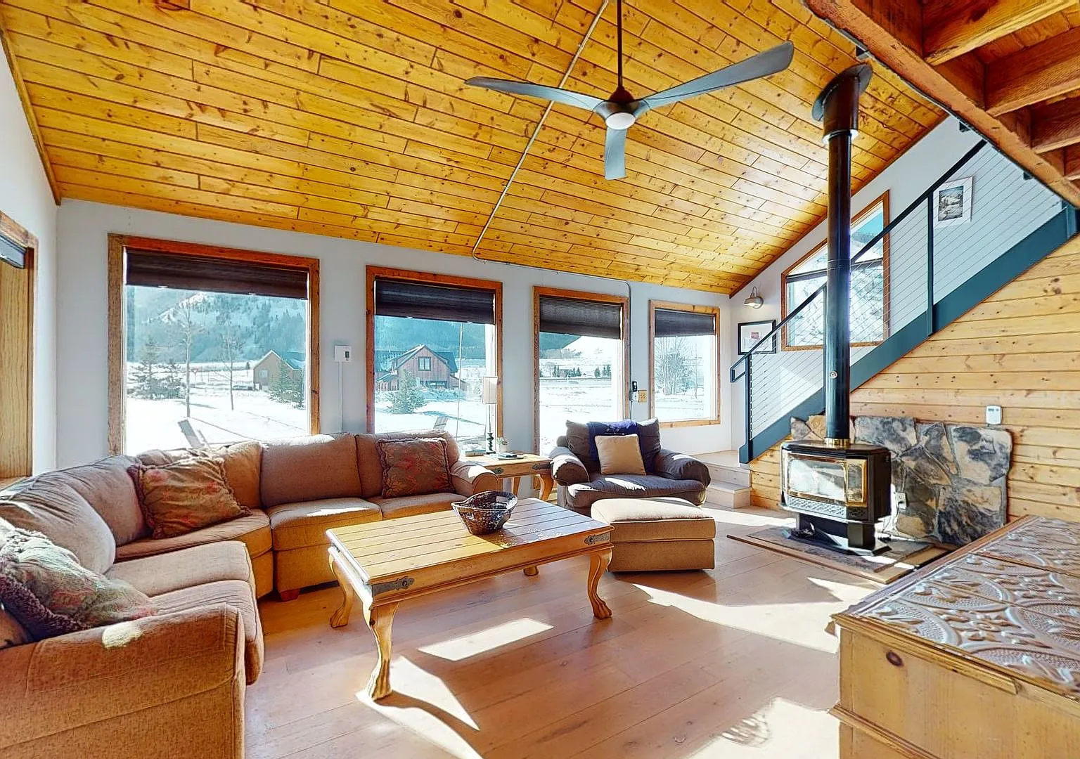 3 Bedroom Riverbend Home — Photo 4