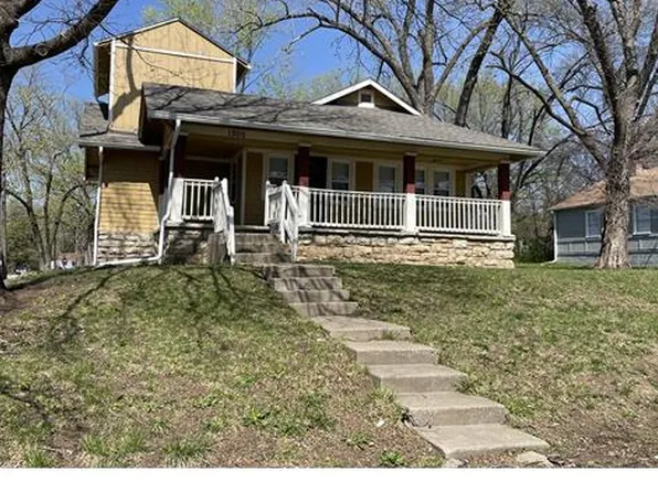 1300 E 81st St, Kansas City, MO 64130