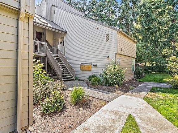 Beautifully Maintened Exterior