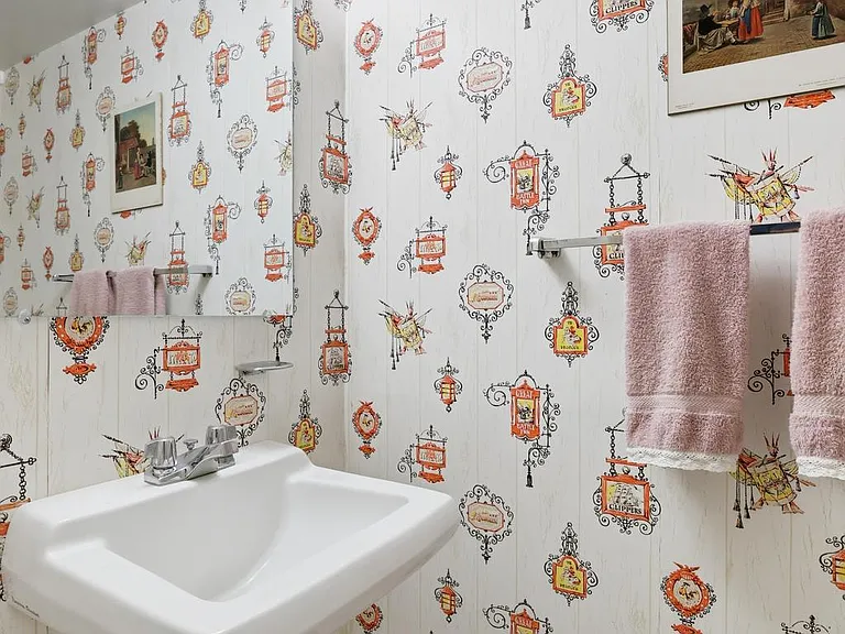 8350 Glastonbury Ct — Photo 32