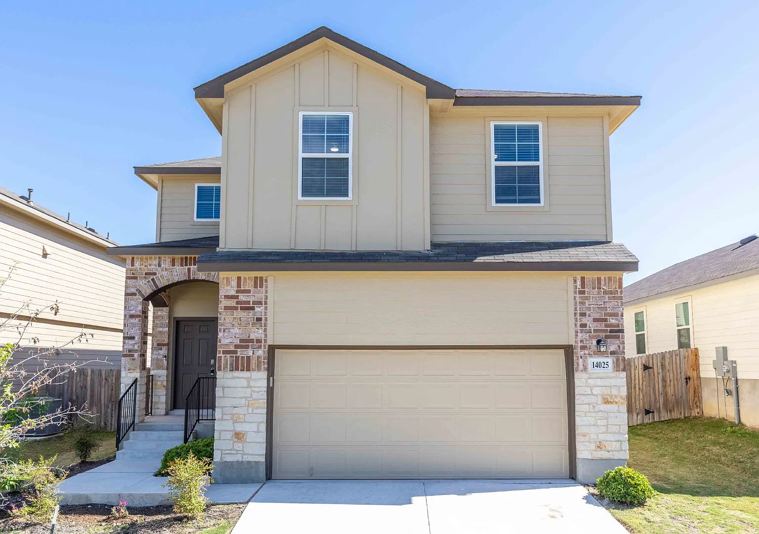 4 bed, 2.5 bath, 2200 sqft, $2,099 — Photo 1