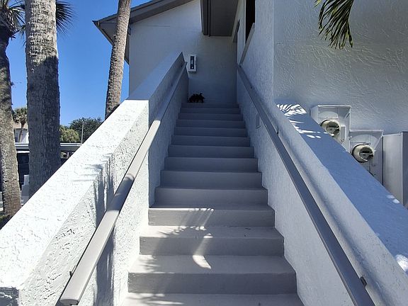 4th image of 3203 Landmark Dr APT 2205