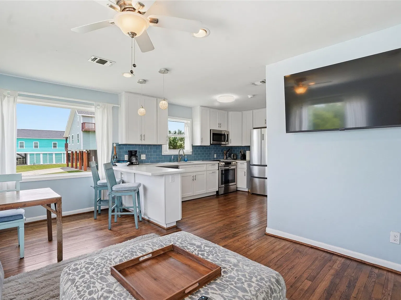 2 bed, 2.0 bath, 792 sqft, $2,400 — Photo 3