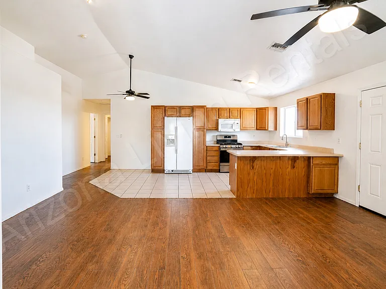 3425 N Yuma St — Photo 4