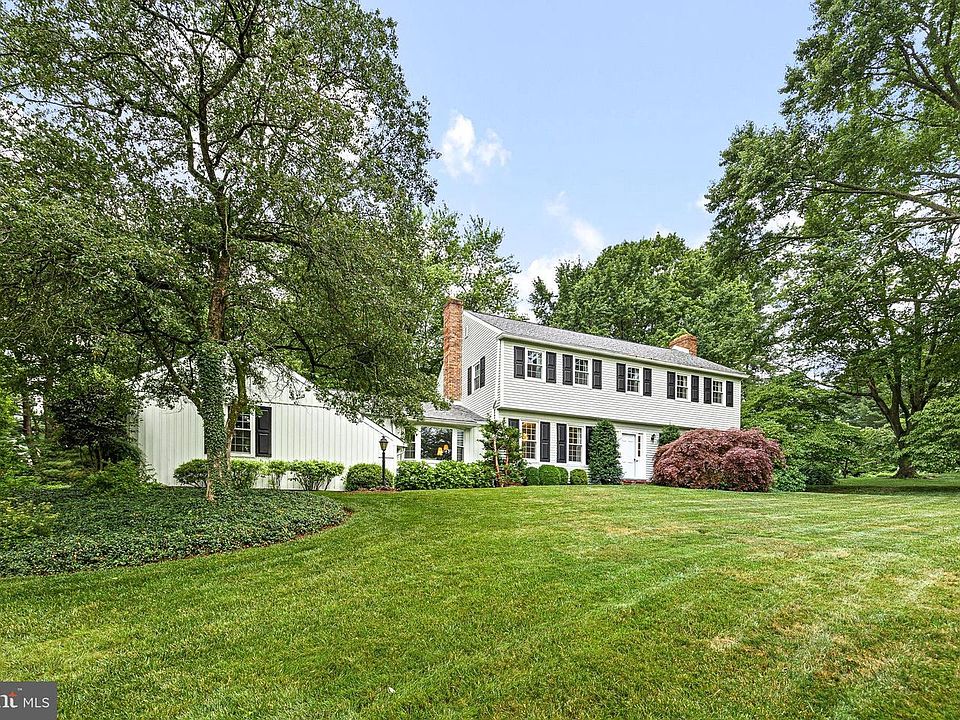1st image of 101 Bridleshire Ct