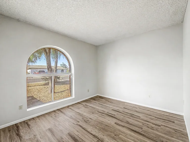 5733 W Mescal St — Photo 30