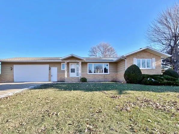 704 Highland St, Rolette, ND 58366