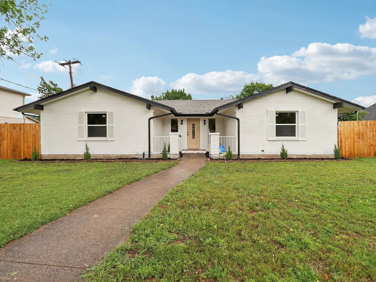 3 bed, 1572 sqft, $2,400 — Photo 1