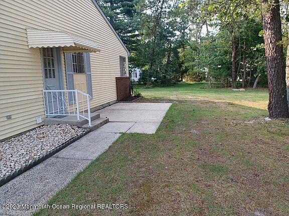 3rd image of 15 Maplewood Drive #B