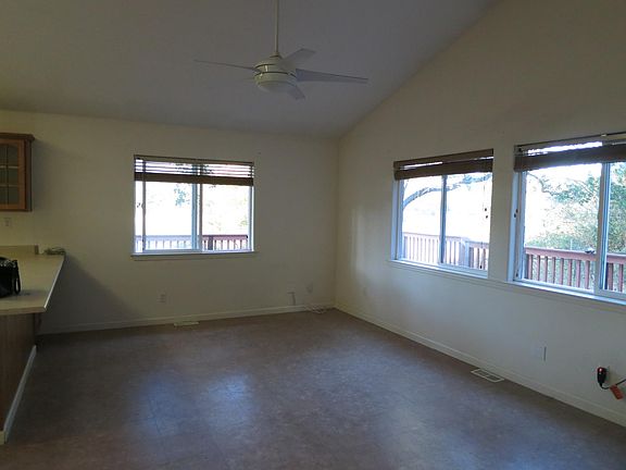 5th image of 19290 Oak Glen Ave