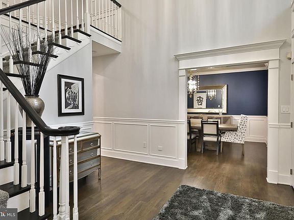 4th image of 106 Hillcre St