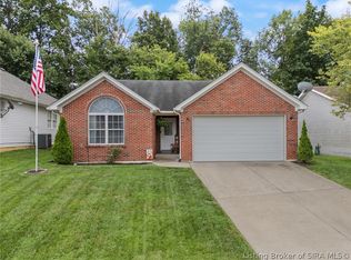 806 Twin Oaks Dr, Henryville, IN 47126