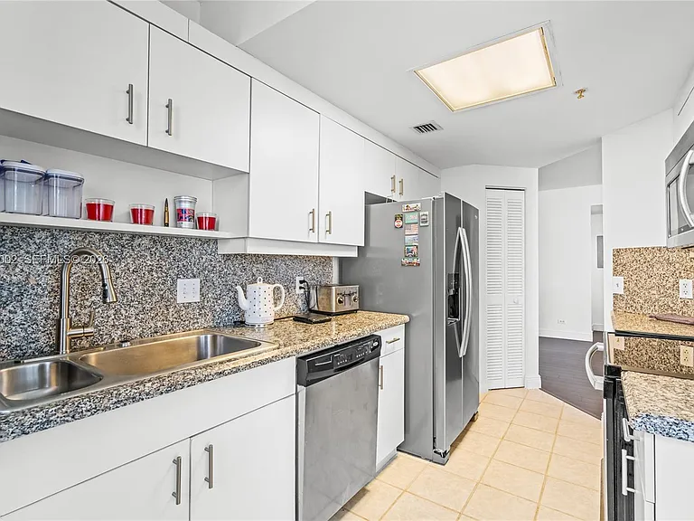 701 Brickell Key Blvd #604 — Photo 25