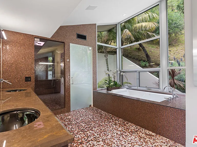 2207 Bowmont Dr — Photo 20