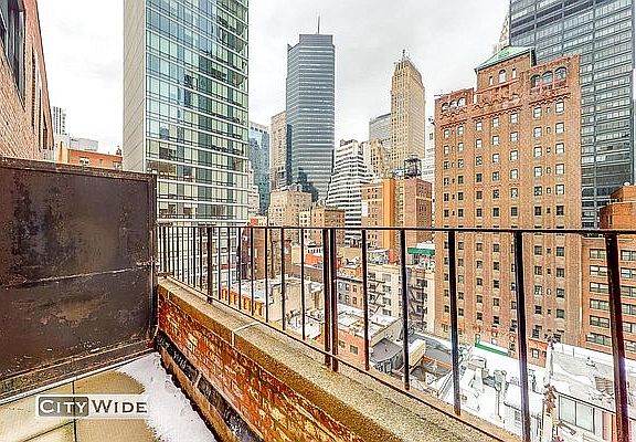 5th image of 137 E 38th St APT 10d