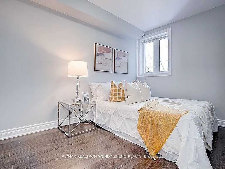245 Montrose Ave #UPPER — Photo 7