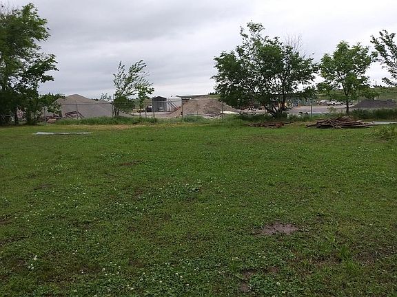 3rd image of 400 Commerce St