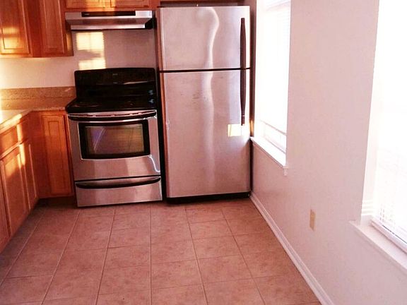 3rd image of 2200 Gilbert Ave Unit 3