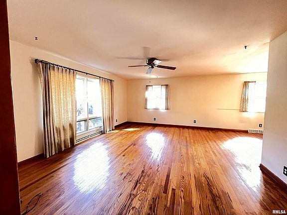 2nd image of 304 S Eason Dr