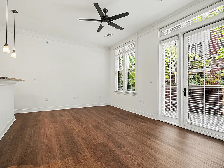 2810 Selwyn Ave #124 — Photo 8