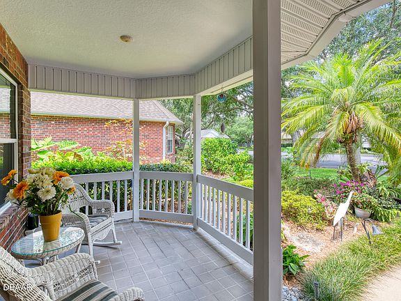 5th image of 16 Oak Village Dr