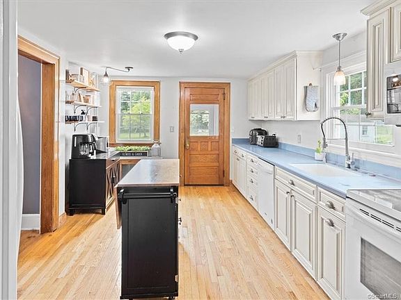 4th image of 11 Garden St