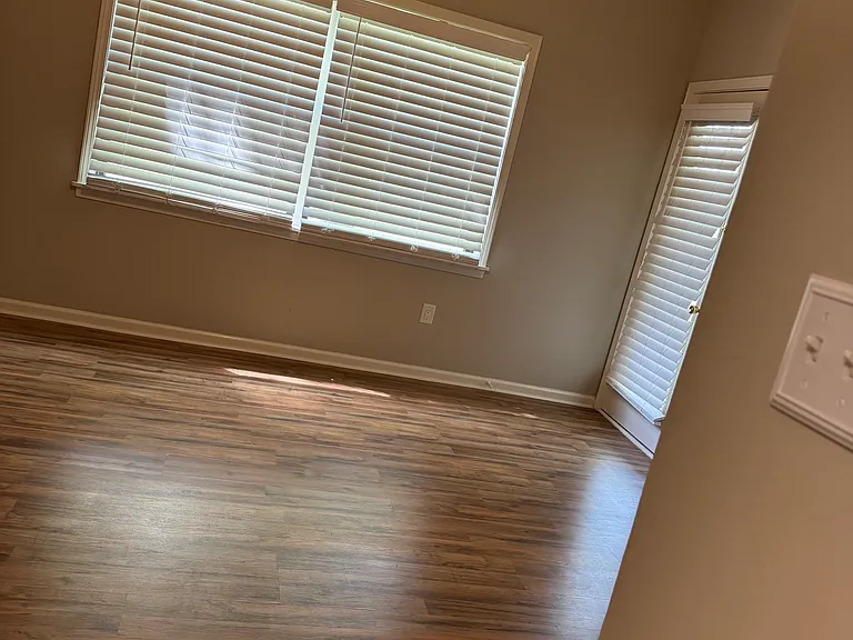 1005 Southwood Dr #6 — Photo 12