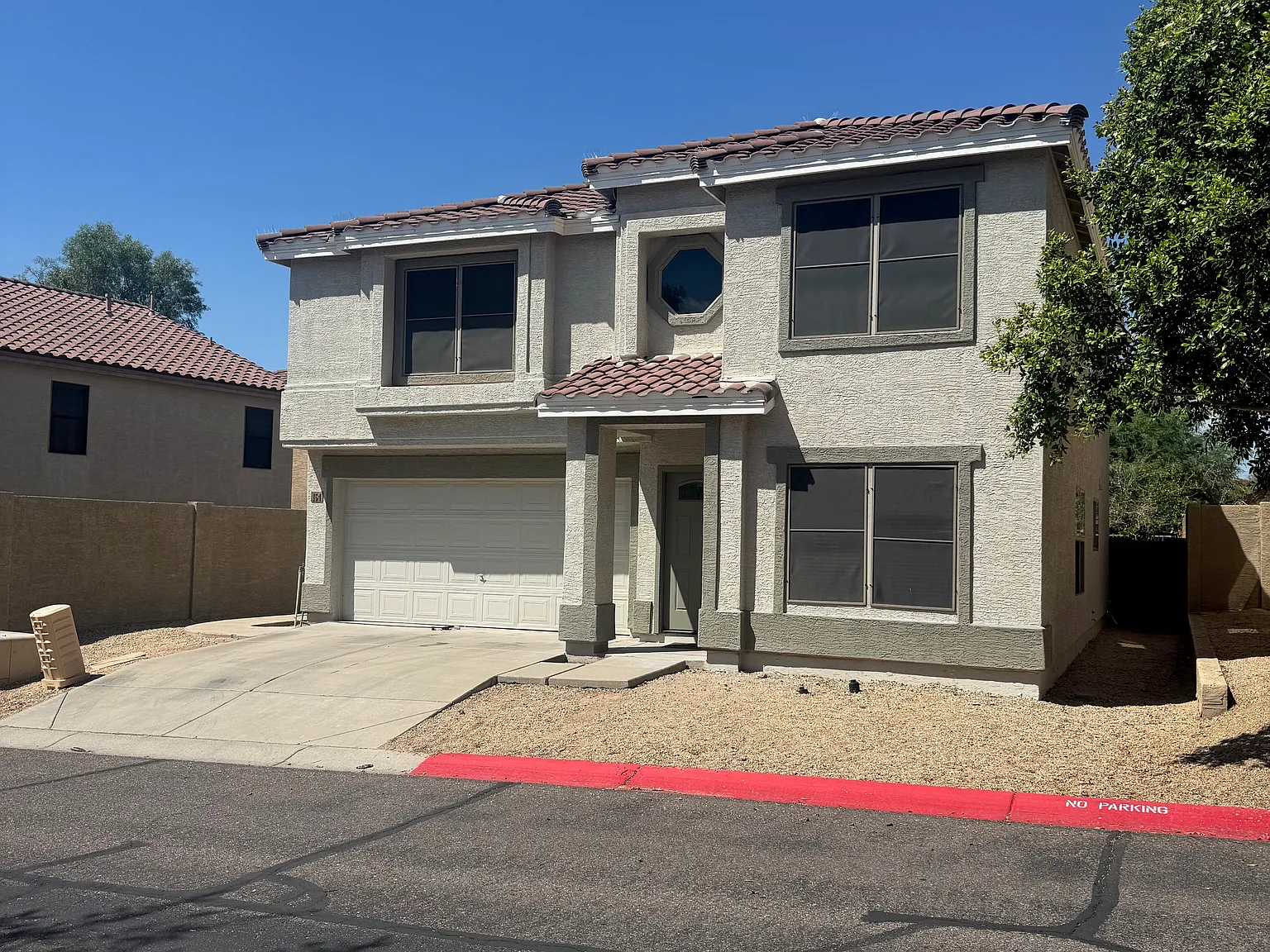 4 bed, 2371 sqft, $4,300 — Photo 2