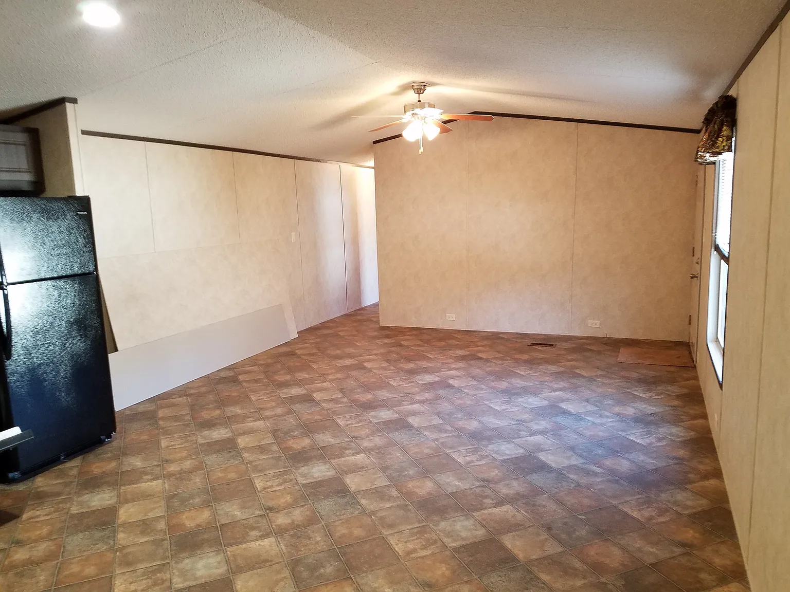 3 bed, 1025 sqft, $1,175 — Photo 3