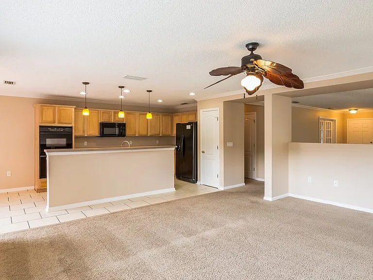 1417 Heather Ct — Photo 6