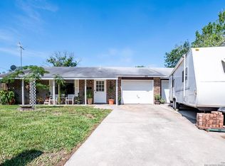 401 Georgia Ann Dr, Pleasanton, TX 78064
