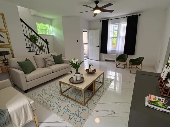 455 East 43rd Street image 3 of 21