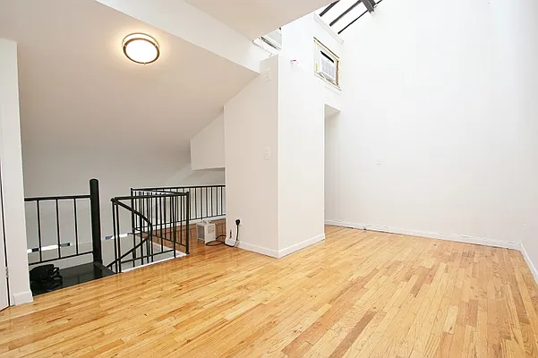 Rented by Green Home NY Realty LLC | media 4