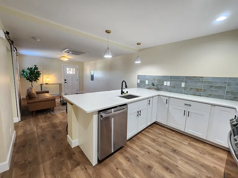 306 Hazeldine Ave SW #6 — Photo 7