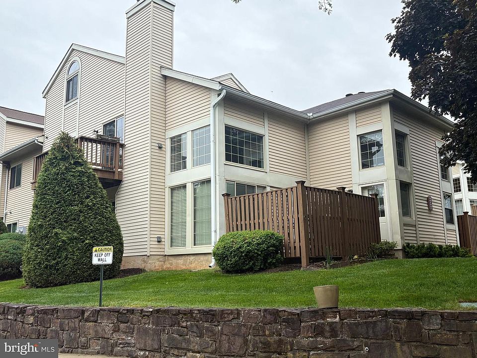 1st image of 444 Brown Briar Cir