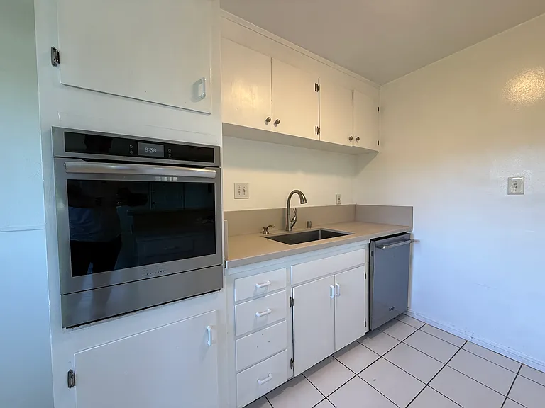 1 Shelley Dr #F — Photo 3