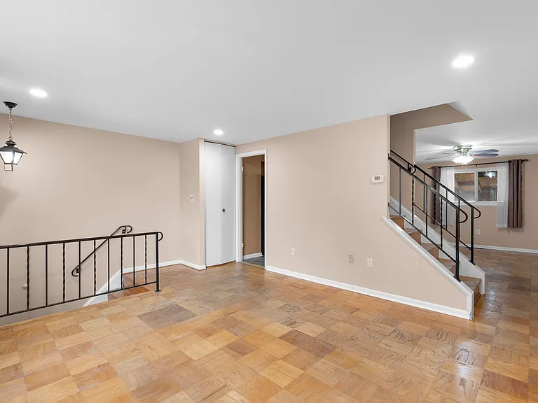 1029 Regina Dr — Photo 4