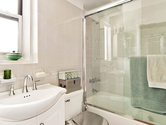 4th image of 145 E 29th St APT 6E