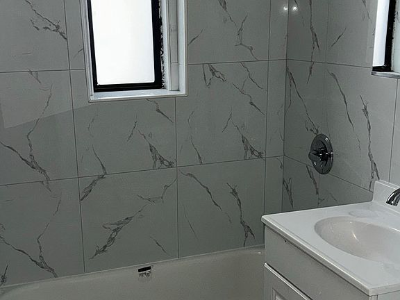 5th image of 240 Ocean Pkwy APT 6G